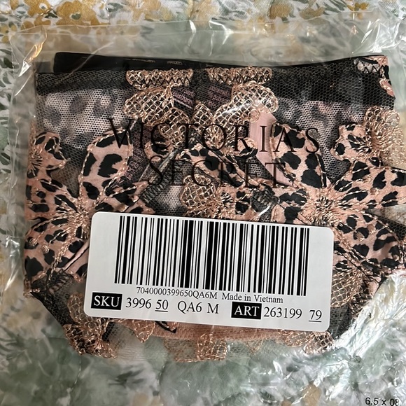 Victoria's Secret Very Sexy Floral Embroidered Thong Panty, M - Picture 4 of 5